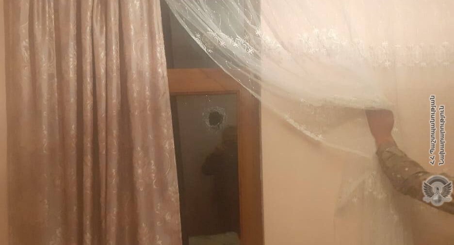 Последствия обстрела дома в Хознаваре. Фото: пресс-служба Минобороны Армении https://mil.am/hy/news/12760