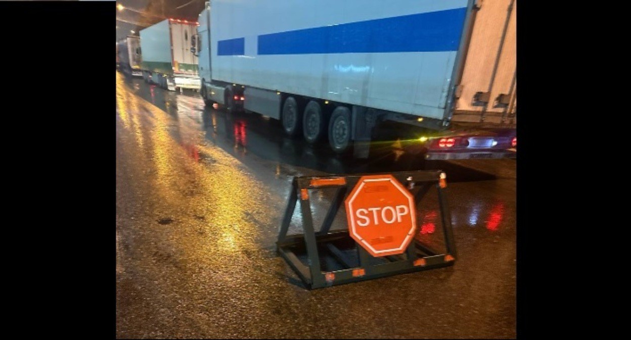 Проезд по Военно-Грузинской дороге закрыт. Скриншот из телеграм-канала "Граница Грузии" https://t.me/verhniy_lars/2229