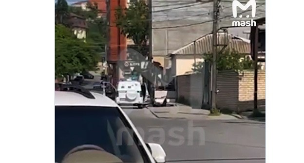 На месте перестрелки в Махачкале. 5 мая 2025 года. Скриншот видео Телеграм-Канала Mash