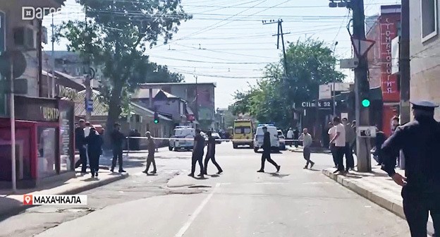 На месте перестрелки в Махачкале. 5 мая 2025 г. Скриншот видео https://dagestan-news.net/society/2025/05/05/165963.html