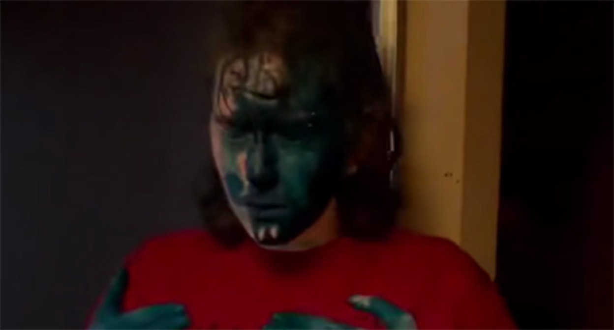 Участница протестов подверглась нападению в Тбилиси. 6 мая 2025 г. Скриншот видео https://t.me/georgia_24/8010