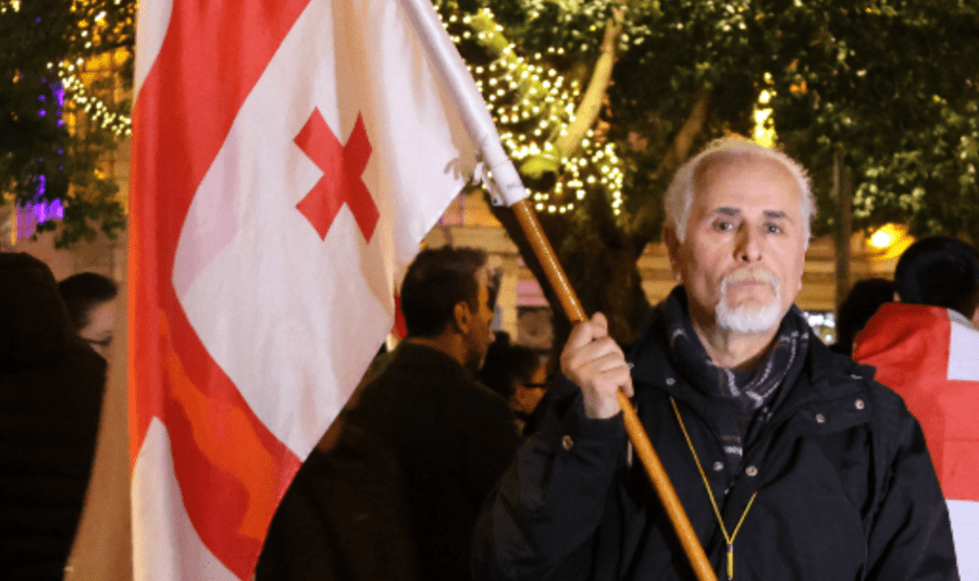 Темур Катамадзе. Скриншот фото с сайта "Центра социальной справедливости" от 09.05.25, https://socialjustice.org.ge/ka/products/temur-katamadzis-gadzevebis-protsesi-sasamartlo-davis-fonze-droebit-shecherda?fbclid=IwY2xjawKK2H1leHRuA2FlbQIxMAABHhEwoaoI-seIylIOlF0QozmssqpheZ6wmsbiyI2eGoRmuEXMyJbAaQG3gwSX_aem_i79nh6zMpfcQXW2mu2FYVg.