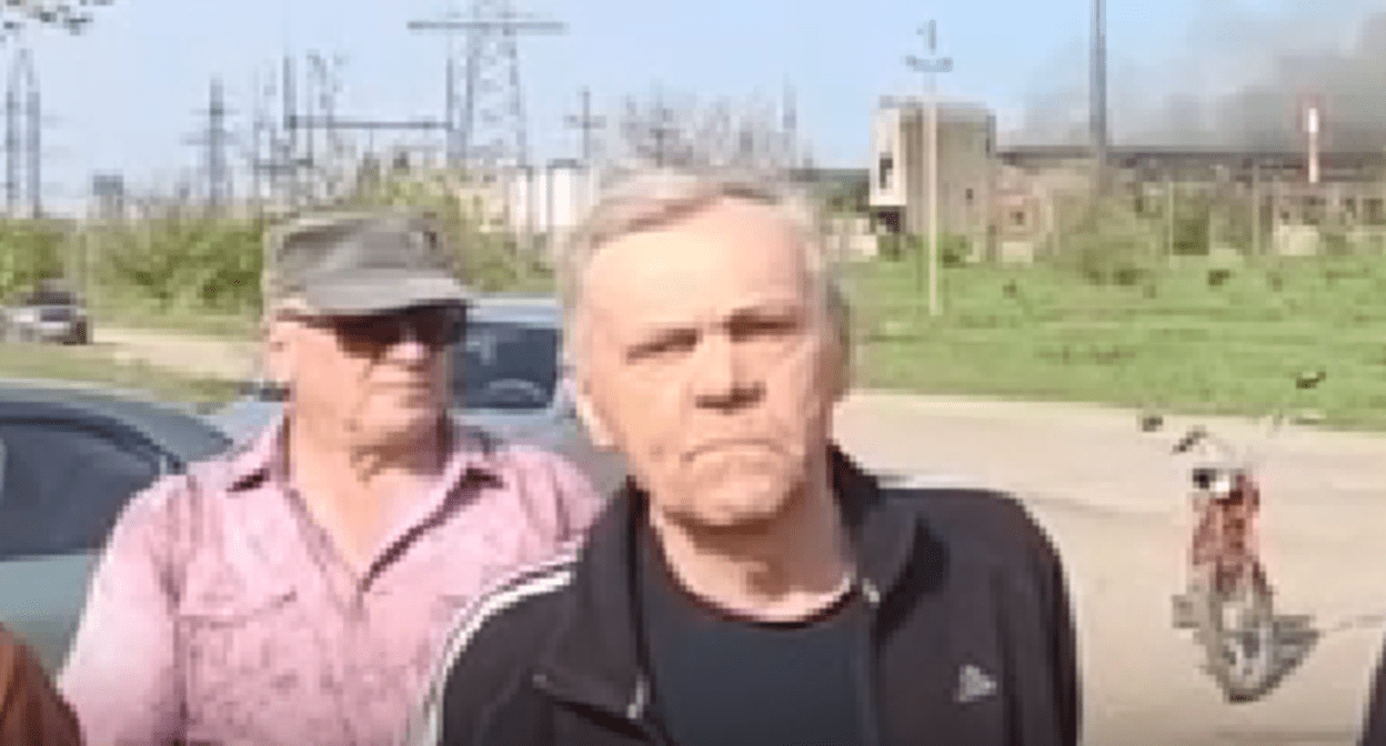 Янош Малиновский (на переднем плане). Стоп-кадр видео https://repost.news/news/87350-ekoaktivict_iz_vologodskoj_oblasti_soobshchil_ob_ugrozah_posle_videoobrashchenija_k_putinu.