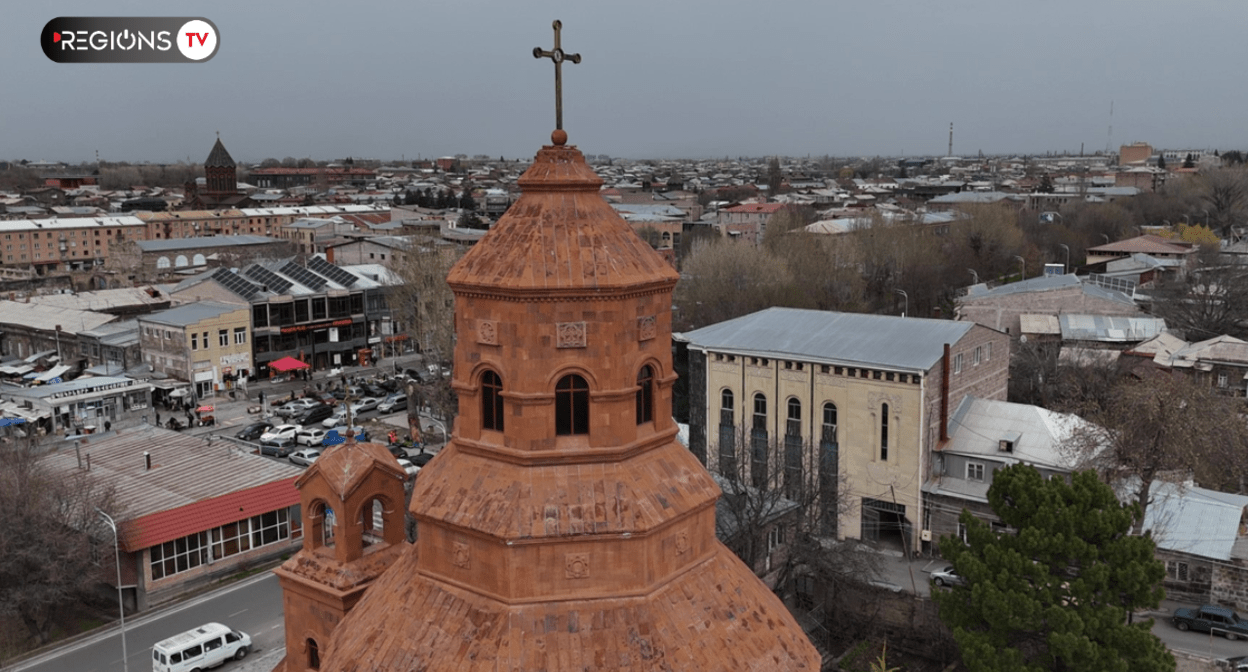 Католическая и Апостольская церковь соседствуют в Гюмри. Фото Regions TV.