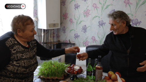 Петрос Меликян с женой за пасхальным столом. Фото Regions TV.