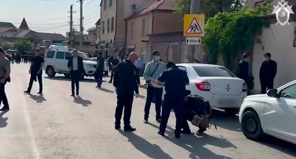 На месте перестрелки в Махачкале. 5 мая 2025 г. Скриншот видео Следком РФ