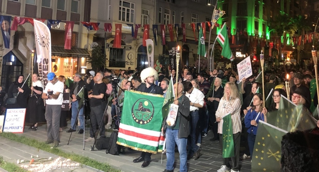 Участники акции в Стамбуле. 21 мая 2025 года. Фото: Арслан Коч для "Кавказского узла".