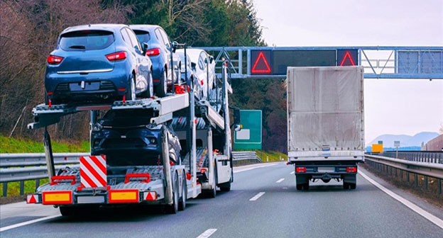 Новые автомобили. Фото: https://www.vesti.az/v-mire/reeksport-podorozaet-gruziya-otkazalas-oformlyat-masiny-na-grazdan-rf-i-rb-545939