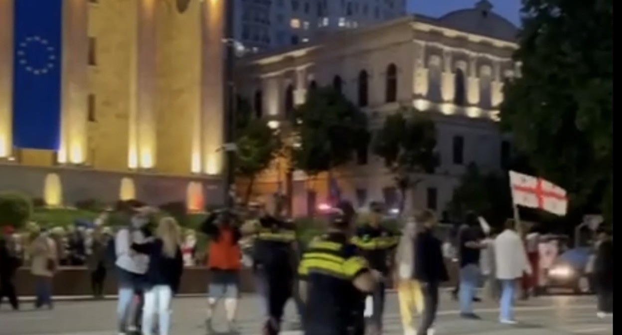 Перекрытый проспект Руставели, 23 мая 2025 года. Кадр видео Lorena Beria / Tbilisi life