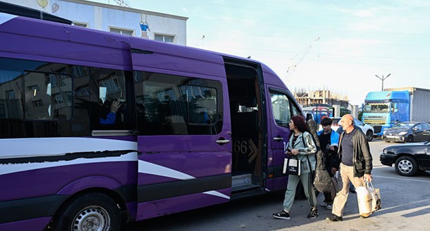 Возвращение азербайджанских семей в село Кенгерли Агдамского района. Фото: https://azertag.az/ru/xeber/eshche_odna_gruppa_pereselencev_otpravlena_v_selo_kengerli_agdamskogo_raiona_video-3572295