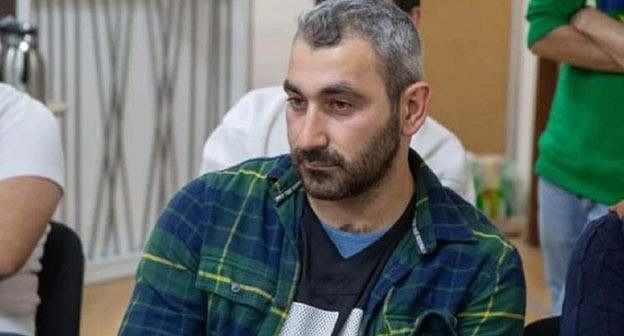 Айхан Исрафилов. Фото meydan.tv https://www.4/ru/article/profsoyuznyj-aktivist-ajhan-israfilov-prigovoren-k-3-godam-lisheniya-svobody/7