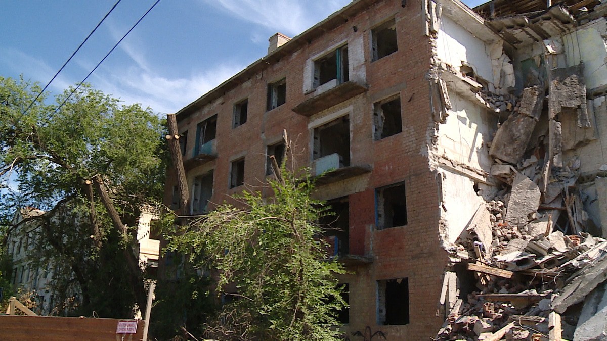 Аварийный дом в Волгограде. Фото: https://volgograd-trv.ru/