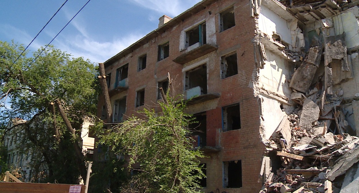 Аварийный дом в Волгограде. Фото: https://volgograd-trv.ru/