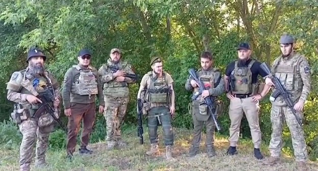 Кадр видеообращения бойцов отряда "Тимсо" спецназа "Ахмат". 4 июня 2025 г. Скриншот видео t.me/SpNAhmatTimso/1589