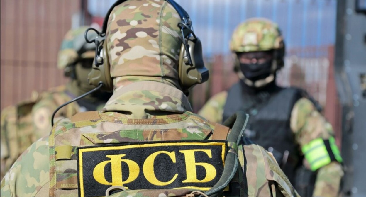 Сотрудники ФСБ. Фото: REPORT https://report.az/ru/v-regione/fsb-rf-poluchila-dostup-k-lichnym-delam-prizyvnikov/