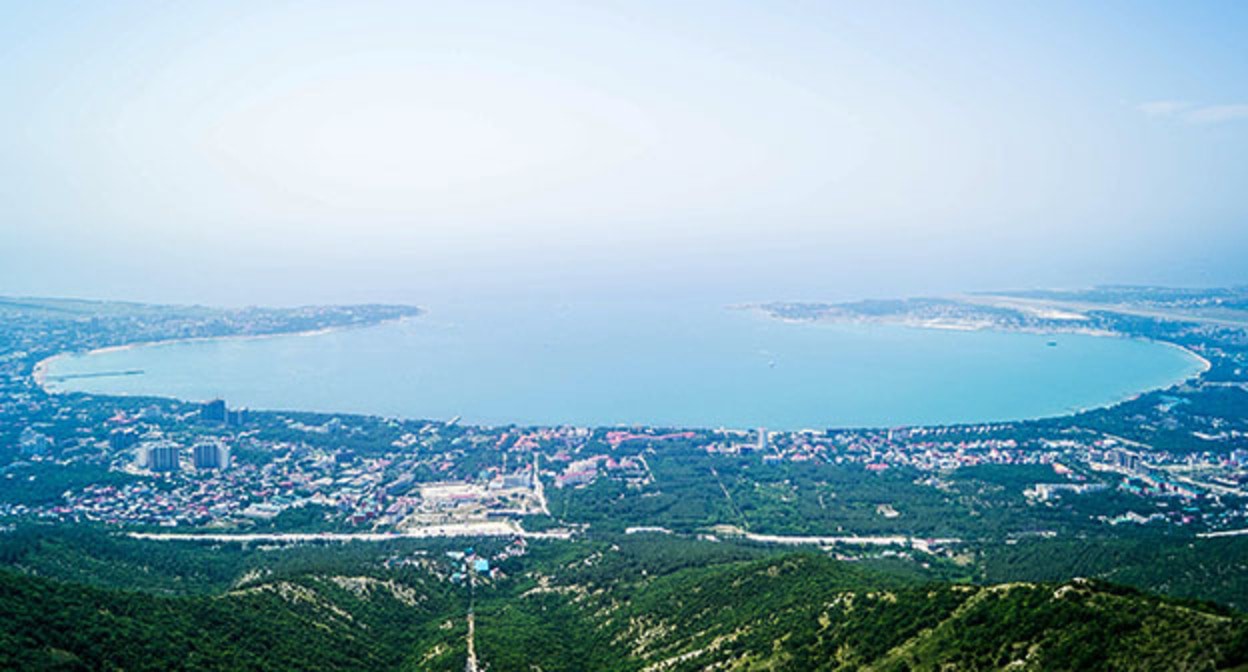 Геленджикская бухта. Фото: Катерина Ровенская. https://ru.wikipedia.org/