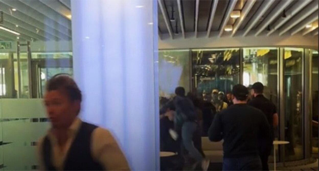 Перестрелка у офиса Wildberries. Стоп-кадр видео "Кавказского узла", https://youtu.be/NXj-73-p7V4