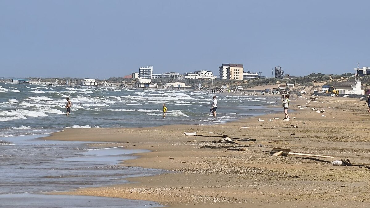 Пляж Анапы. 17 июня 2025 г. Фото: https://t.me/makovozovy/38686