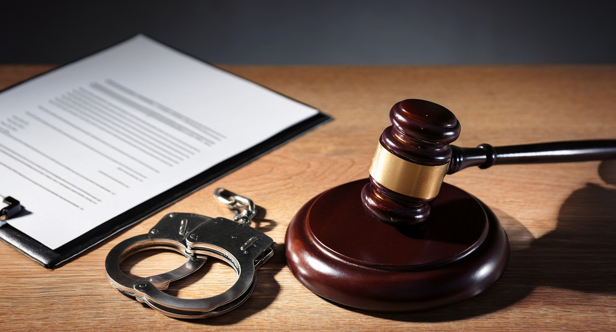 Суд. Иллюстрация создана "Кавказским узлом" с помощью ИИ в программе Photoshop