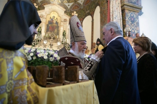 Самвел Карапетян и Каталикос Гарегин II. Фото https://www.tashirfond.ru/
