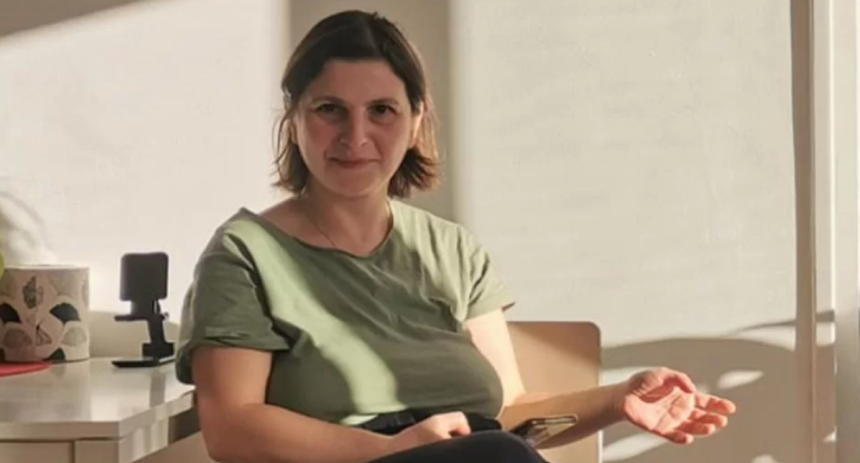 Нино Даташвили. Скриншот фото "Новости Грузия" от 21.06.25, https://www.newsgeorgia.ge/sud-v-tbilisi-zakljuchil-pod-strazhu-aktivistku-datashvili-obvinjaemuju-v-napadenii-na-pristava/