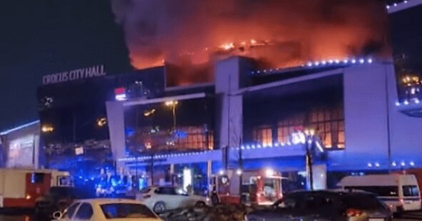 Пожар в "Крокус Сити Холле" после теракта. Кадр новостного выпуска RTVI www.youtube.com/watch?v=b9SXUpgUNP4