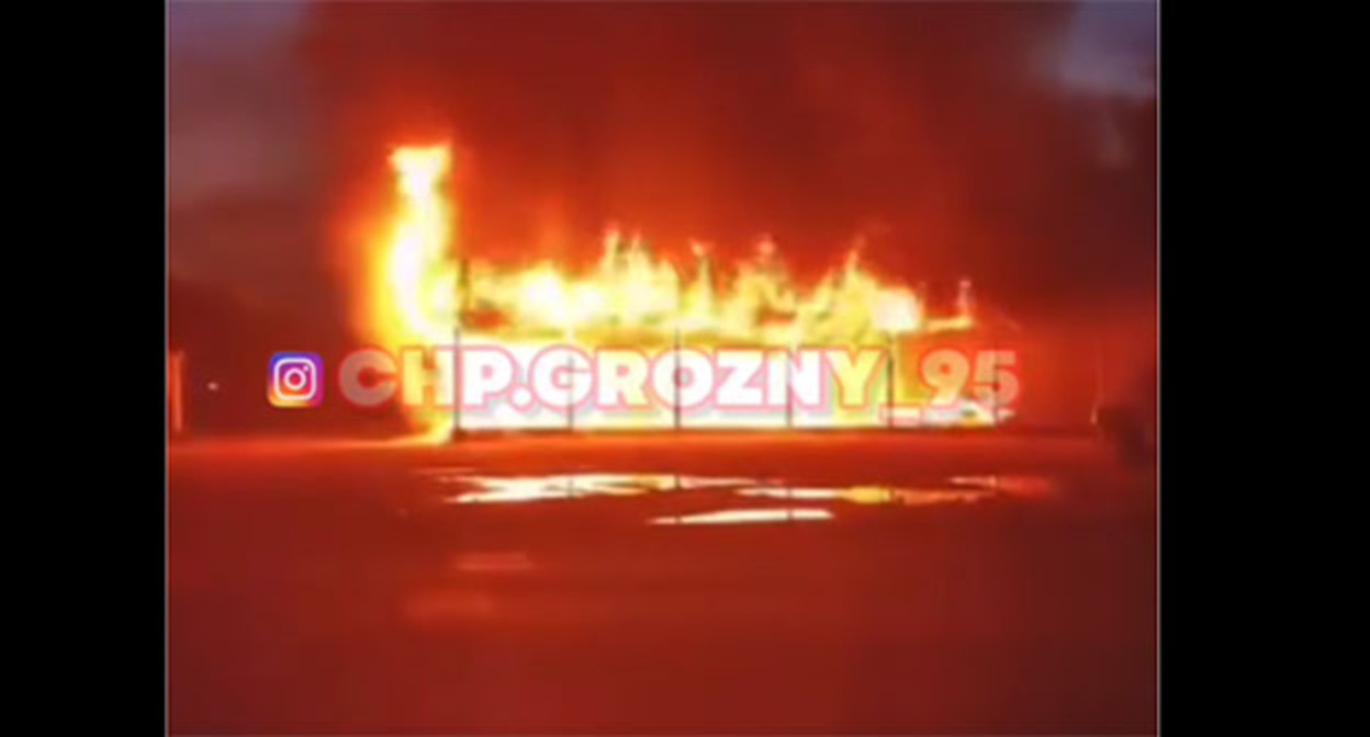 Пожар в кафе "Чеченская кухня". 26 июня 2025 г. Скриншот видео https://t.me/chpgrozny_95/13950