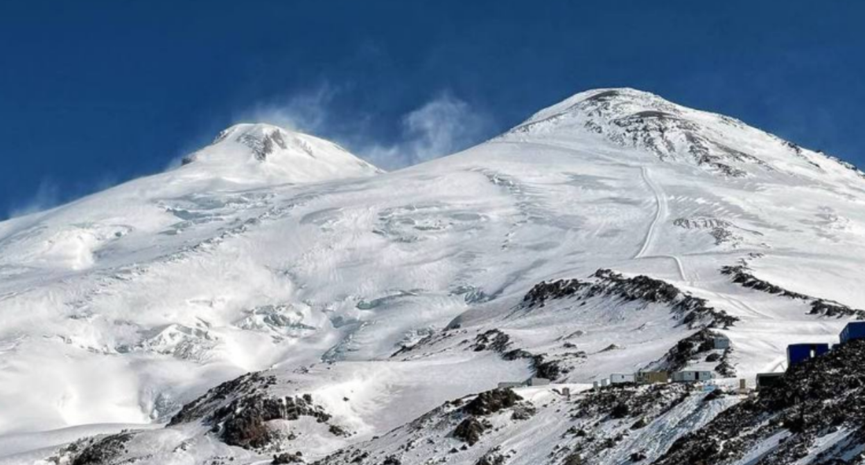 Эльбрус. Скриншот фото от 29.06.25 из Telegram-канала курорта, https://t.me/elbrusresort/7588.