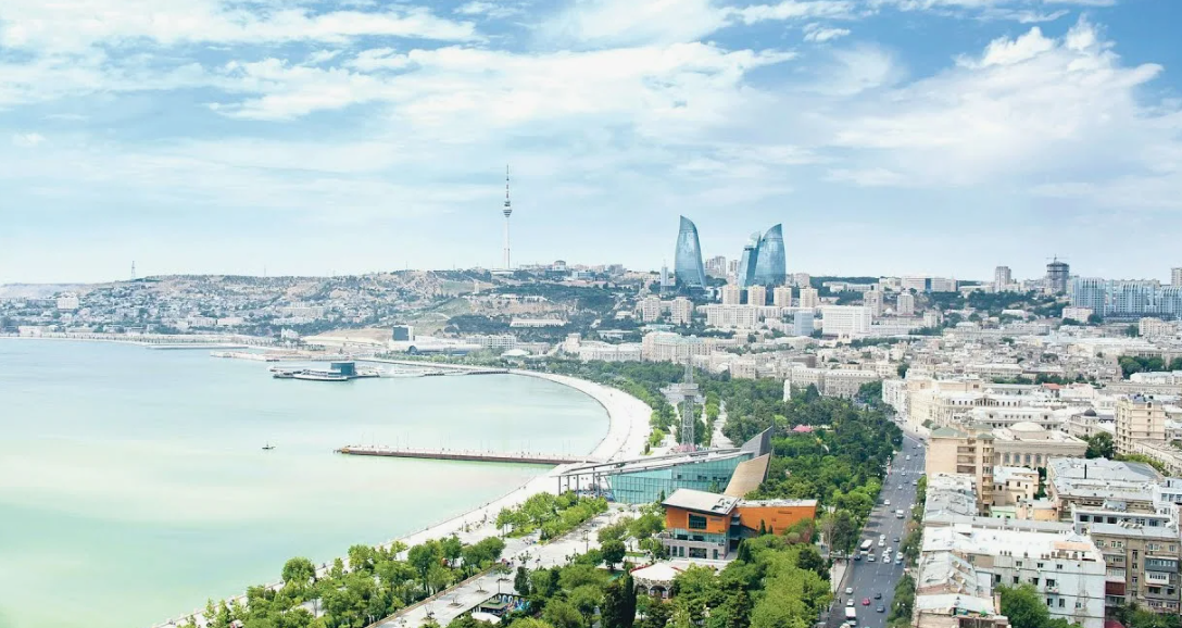 Баку. Стоп-кадр видео https://www.youtube.com/watch?app=desktop&v=cBBjFJ40l88