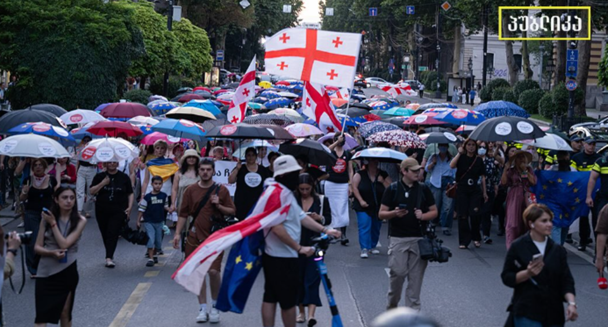 Женский марш в Тбилиси. Скриншот фото Publika от 09.07.25, https://www.facebook.com/photo/?fbid=1492408275492051&set=pcb.1492408418825370 (деятельность компании Meta, владеющей соцсетью, запрещена в России).