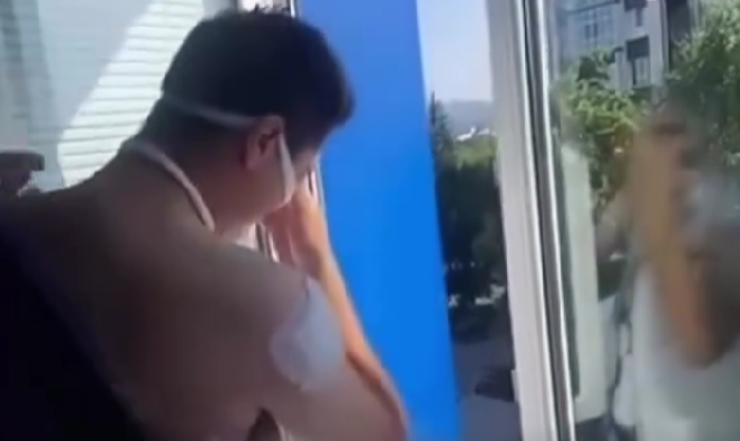 Пострадавший при атаке полицейский в больнице. Стоп-кадр видео из Instagram-канала "Патриот КБР" от 13.07.25, https://www.instagram.com/p/DMCdWEZtTrV/, (деятельность компании Meta, владеющей соцсетью, запрещена в России).