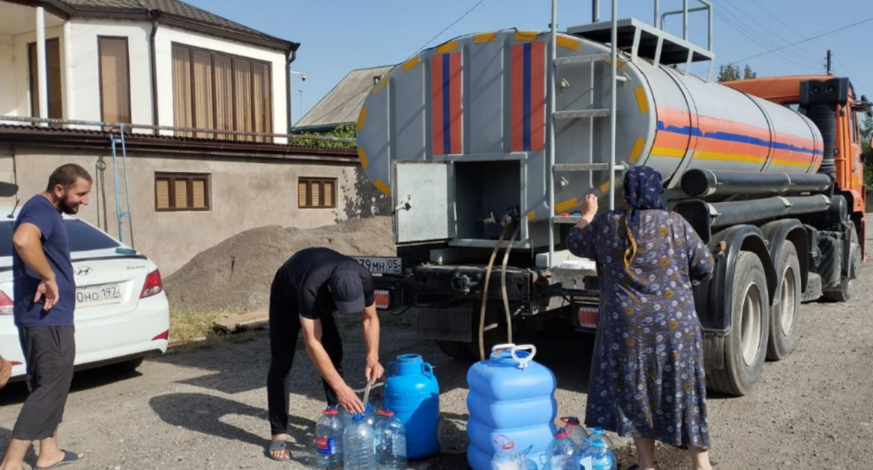 Подвоз воды в Магарамкентском районе. Скриншот фото из Telegram-канала районной администрации от 13.07.25, https://t.me/dagrayonmag/26885.