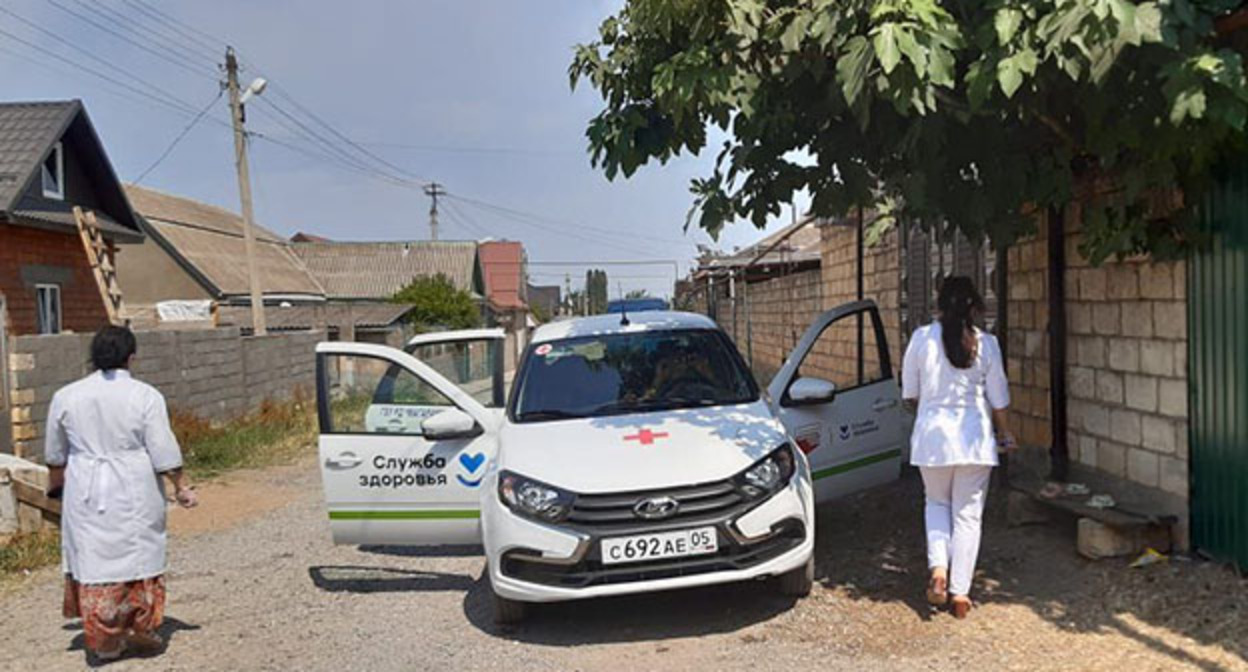 Медицинские работники Магарамкентского района Дагестана проводят
профилактическую работу в очагах. 17 июля 2025 г. Фото: https://t.me/dagrayonmag/26932