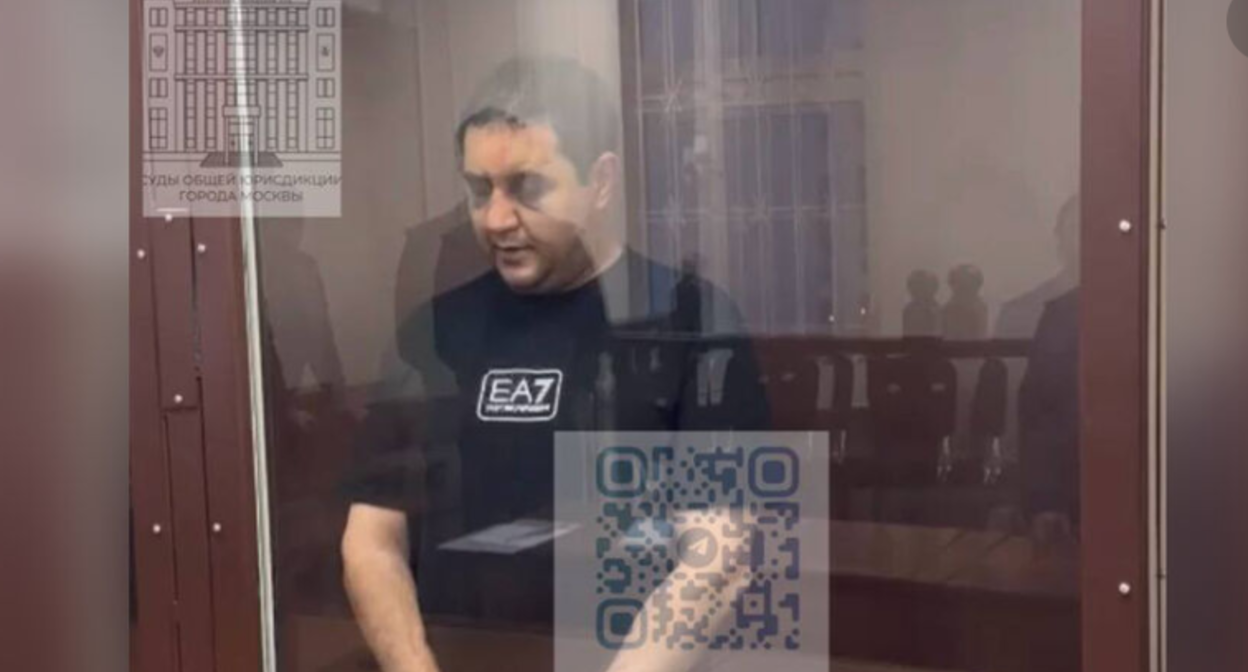 Арег Щепихин в суде. Скриншот фото из Telegram-канала суды общей юрисдикции города Москвы от 06.06.25, https://t.me/moscowcourts/6823.