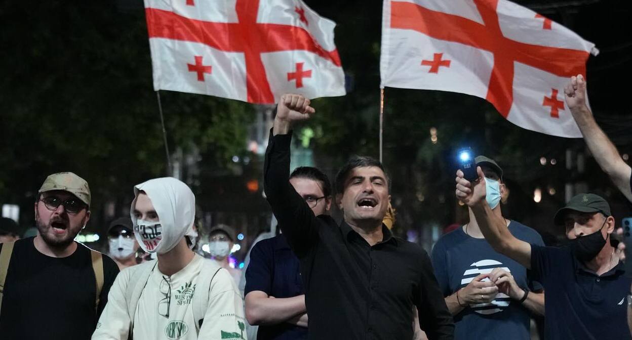 Протестующие на проспекте Руставели. Фото: Publika