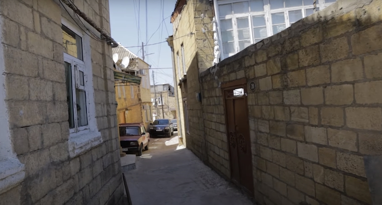Улица в старой части Дербента. Кадр видео "Магалы Дербента", Валерий Киченко / YouTube.