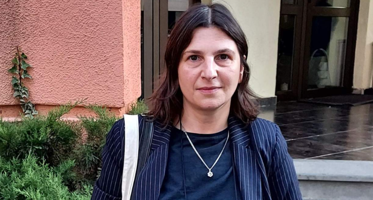 Нино Даташвили. Скриншот фото "Новости Грузия" от 02.08.25, https://www.newsgeorgia.ge/arestovannu-aktivistku-datashvili-prinuditelno-otpravili-na-psihiatricheskuju-jekspertizu/