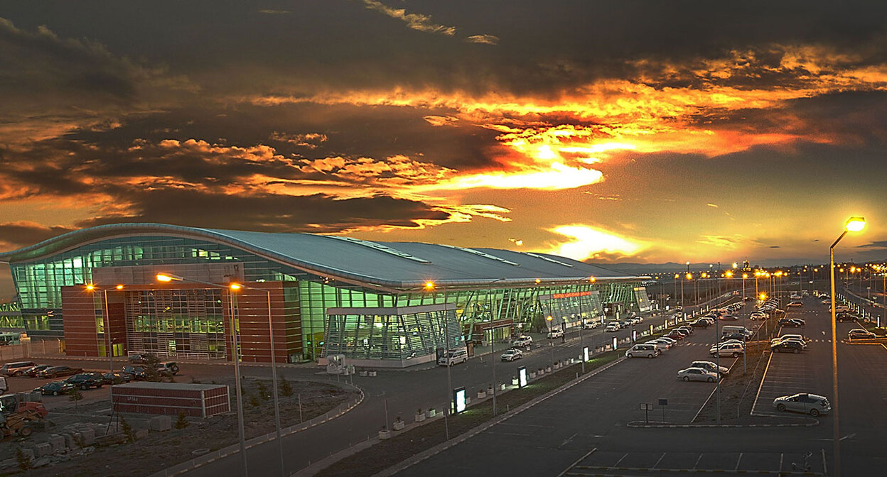 Аэропорт Тбилиси. Фото: Gmaisuradze15. https://upload.wikimedia.org/