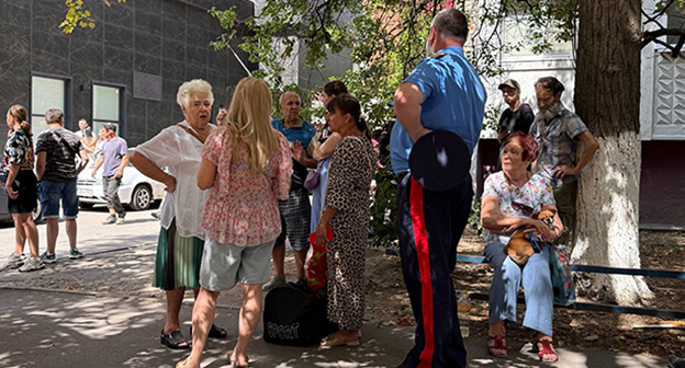 Эвакуация людей после атаки БПЛА в Ростове-на-Дону. 14 июля 2025 г. Фото: https://t.me/bloknot_rostov/44614