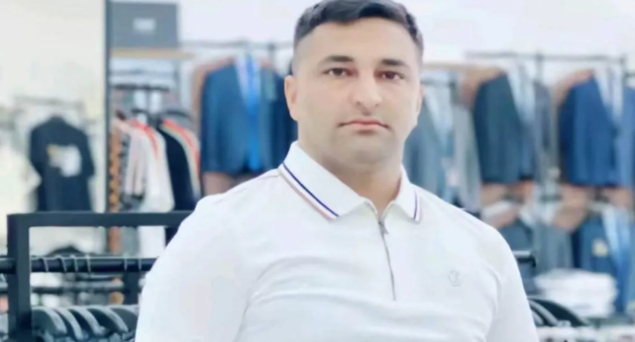 Ильхами Насибов. Скриншот фото Caliber.Az от 17.08.25,https://caliber.az/post/policiya-arestovala-skandalnogo-blogera-zhurnalista