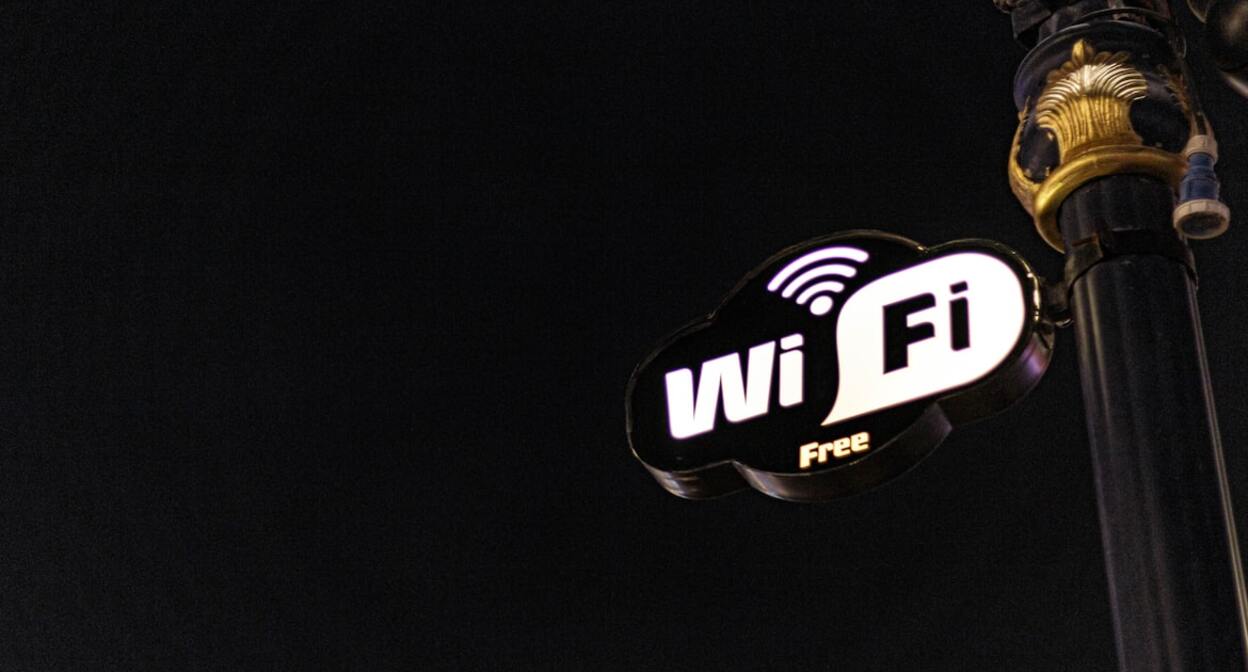 Зона публичного доступа Wi-Fi. Фото: yasara hansani / unsplash.com