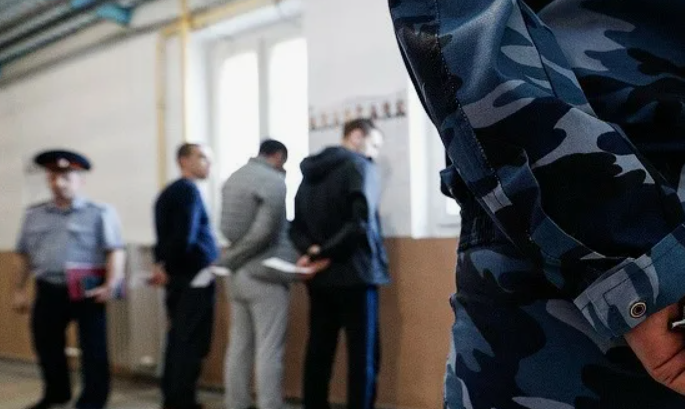 Три человека доставлены в СИЗО. Скриншот фото https://www.newkaliningrad.ru/news/foto/17632920-nam-pofigu-kuda-idti-kak-prokhodilo-golosovanie-v-kaliningradskom-sizo-1.html