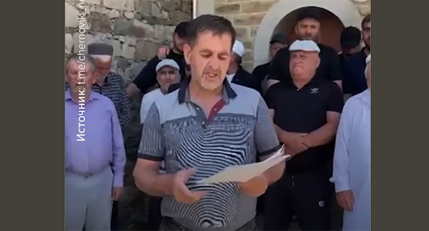 Жители Хутниба во время видеообращения. 20 августа 2025 г. Скриншот видео "Кавказского узла"