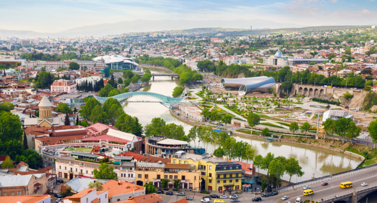 Тбилиси. Скриншот фото https://www.tutu.ru/geo/georgia/article/photo/?utm_medium=organic&utm_source=yandexsmartcamera