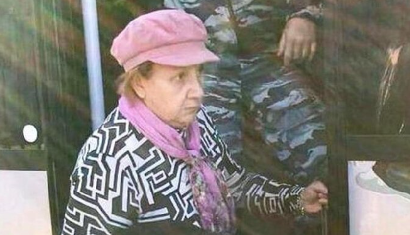 Ирина Сукач во время задержания. Скриншот фото 161.ru от 29.10.21, https://161.ru/text/criminal/2021/10/29/70225013/