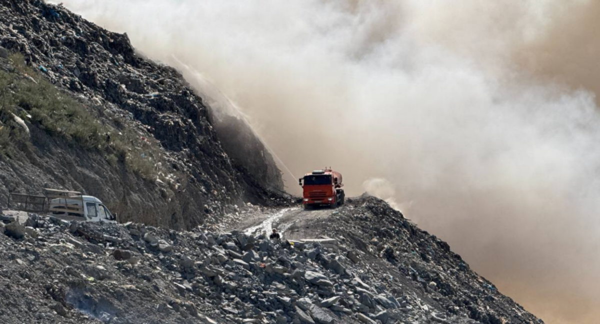 Пожар на мусорном полигоне в Новороссийске. Скриншот фото из Telegram-канала Андрея Кравченко от 06.09.25, https://t.me/kravchenko_glava_nvrsk/12848