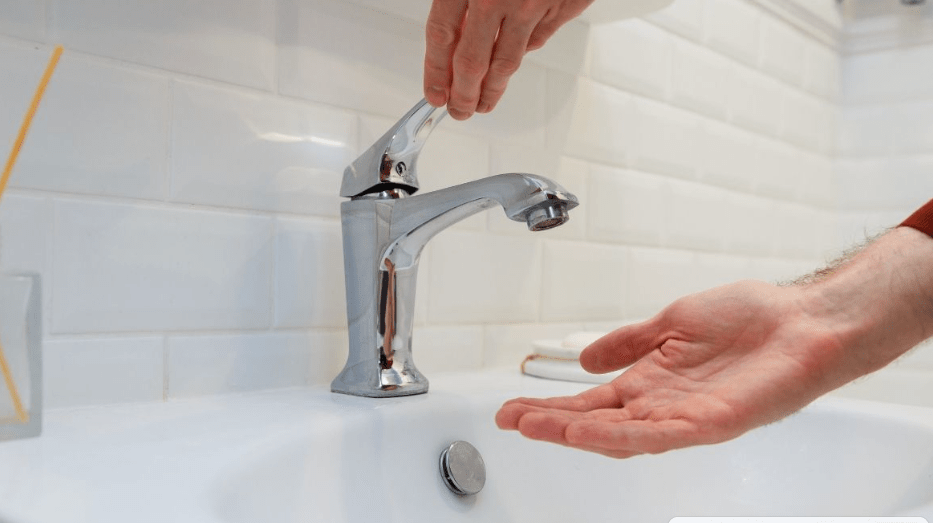 Отключение воды. Фото: пресс-служба "Водоканала" https://gvk86.ru/press-center/30116/ 