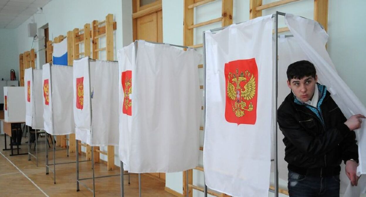 Избирательный участок. Фото Елены Синеок, Юга.Ру