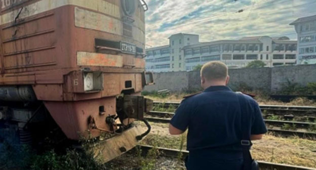 Cотрудник силовых структур на месте расследования. Фото: https://zmsut.sledcom.ru/news/item/2018682/