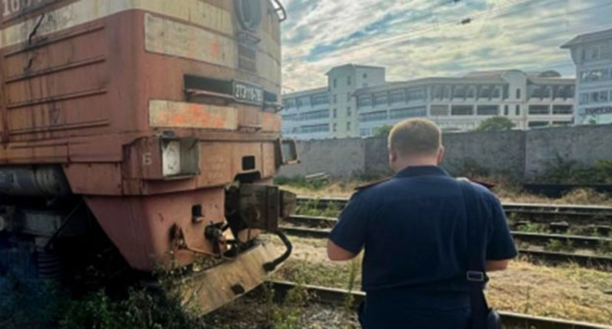 Cотрудник силовых структур на месте расследования. Фото: https://zmsut.sledcom.ru/news/item/2018682/